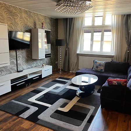 Schoenes City-Apartment Im Zentrum Mit Balkon Hof  Kültér fotó