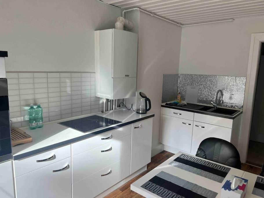 Schoenes City-Apartment Im Zentrum Mit Balkon Hof  Kültér fotó