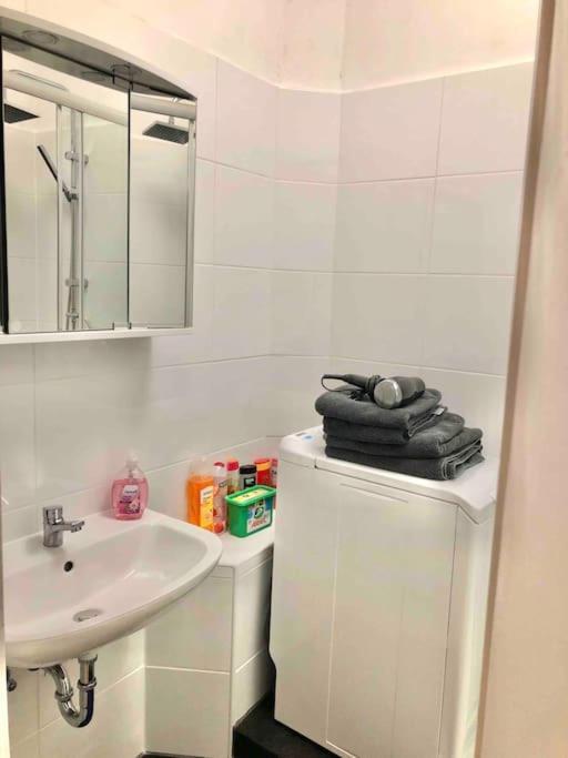 Schoenes City-Apartment Im Zentrum Mit Balkon Hof  Kültér fotó