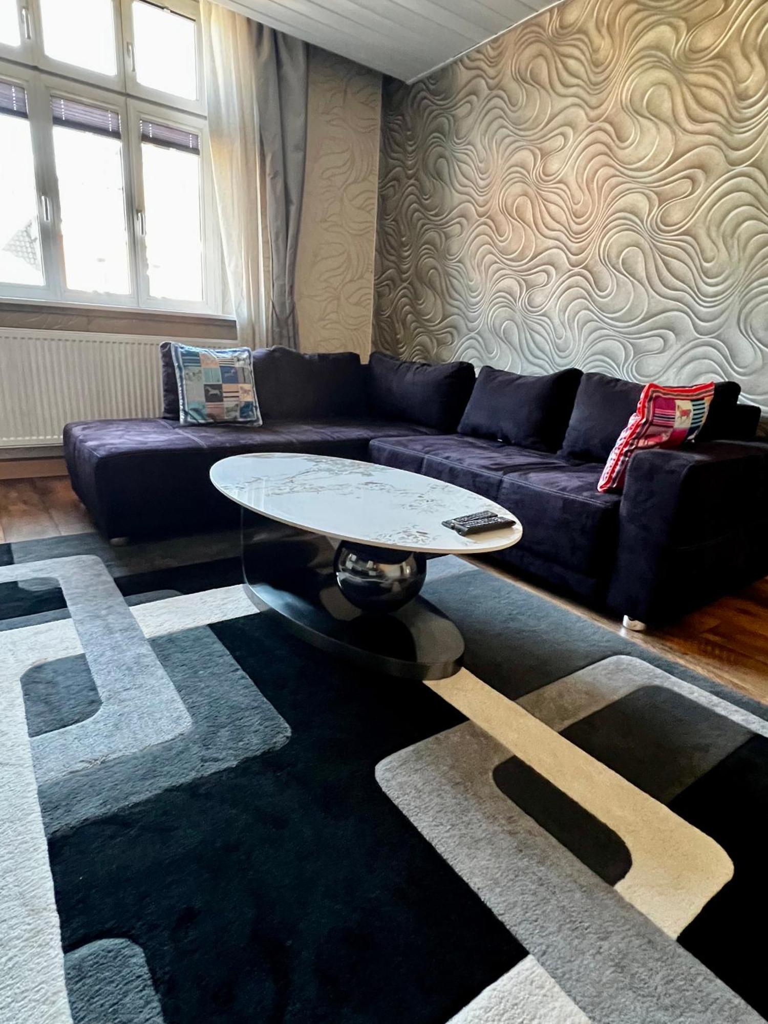 Schoenes City-Apartment Im Zentrum Mit Balkon Hof  Kültér fotó